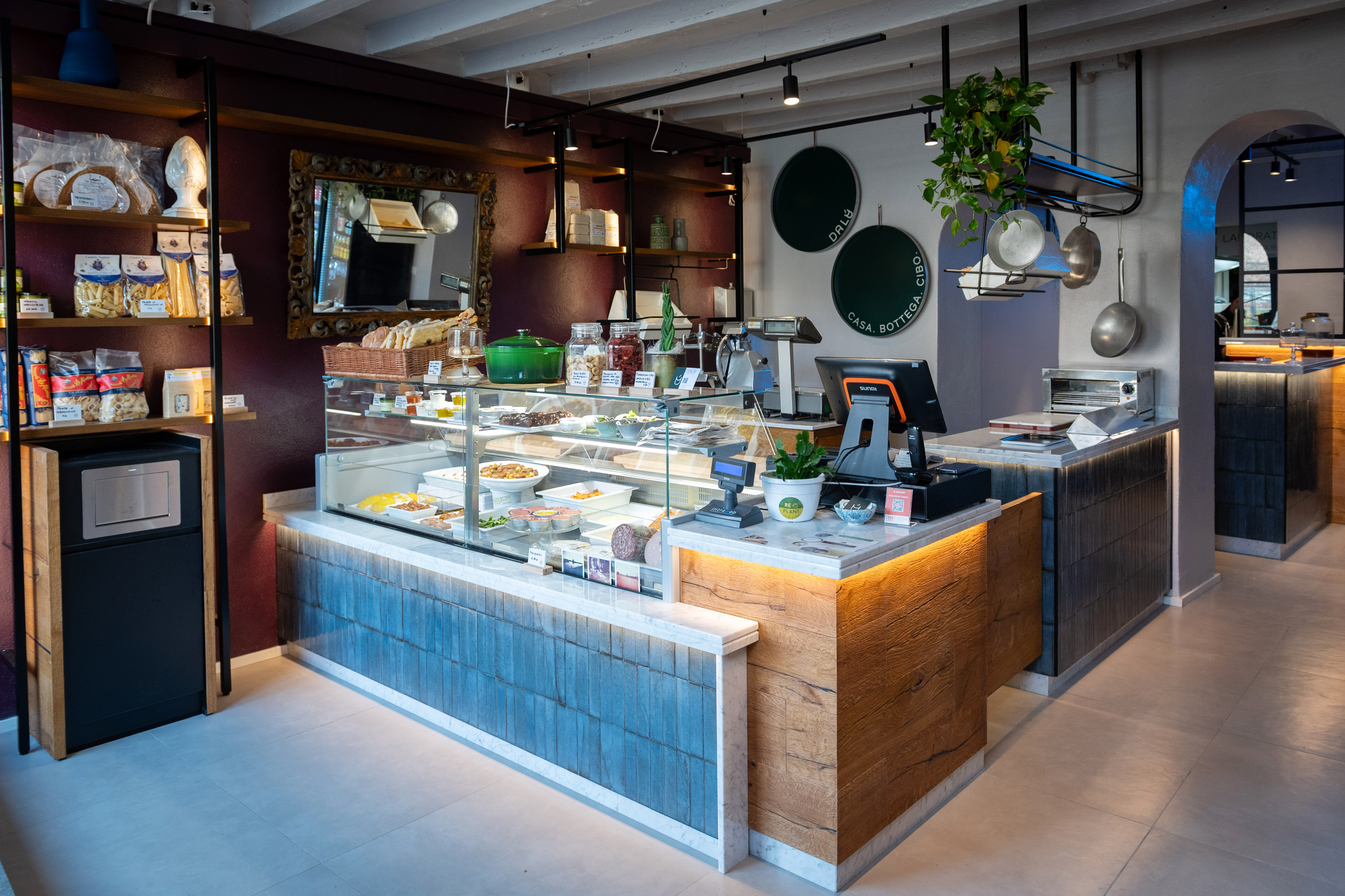 Il bancone gastronomia di DALÚ